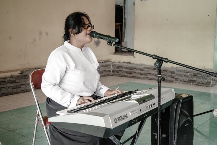 Beberapa murid ikut hadir (Foto: Prassso/Side.id) 
