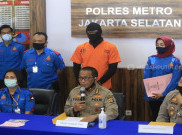 Motif Dwi Sasono Pakai Ganja