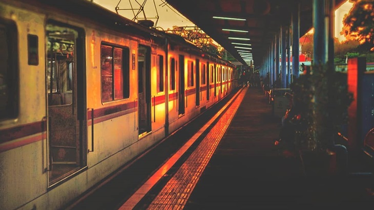 Ketangguhan 'Roker' Negeri Aing Melakukan Apapun Demi Bisa Naik Kereta