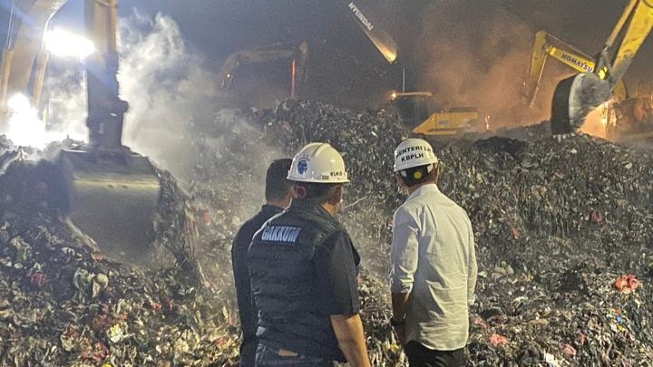 DLH DKI Tunda Pengiriman Sampah ke Bantargebang, Demi Evakuasi Korban Longsor