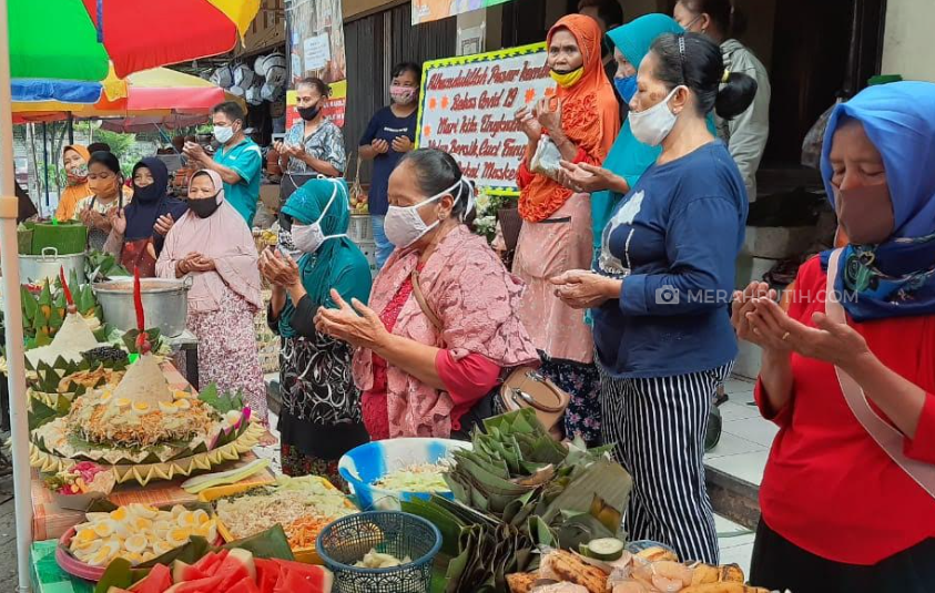 Negatif COVID-19, Pedagang Pasar Kembang Solo Syukuran Potong Nasi Tumpeng