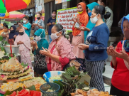 Negatif COVID-19, Pedagang Pasar Kembang Solo Syukuran Potong Nasi Tumpeng