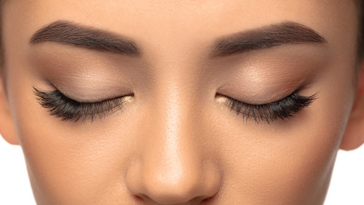 Bulu Mata dan Eyeliner Magnetik, Apakah Aman?