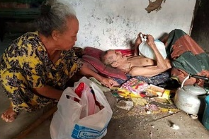 [HOAKS atau FAKTA]: Kelaparan dan Miskin, Kakek di Serang Makan Kapuk