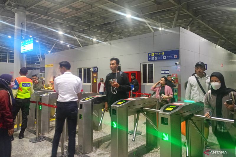 Penumpang Terdampak Kecelakaan KRL-Argo Bromo Ogah Naik Ojol Gara-Gara Mahal, Lebih Baik Nunggu