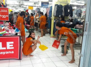 3 Jam Hujan Deras, SPG-SPG Cantik Kuras Air di Mal