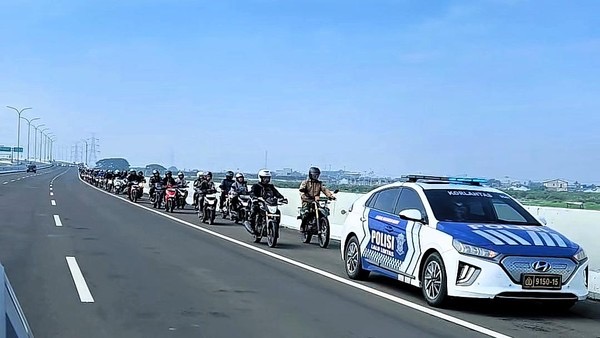 Demi Alasan Kemanusiaan, Polisi Izinkan Pengendara Motor Lewat Jalan Tol Tambun