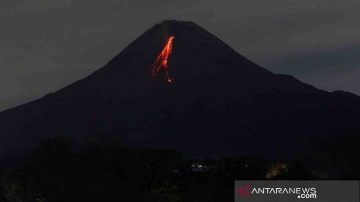 Merapi Luncurkan Guguran Lava Pijar Sejauh 1,5 Kilometer ke Barat Daya
