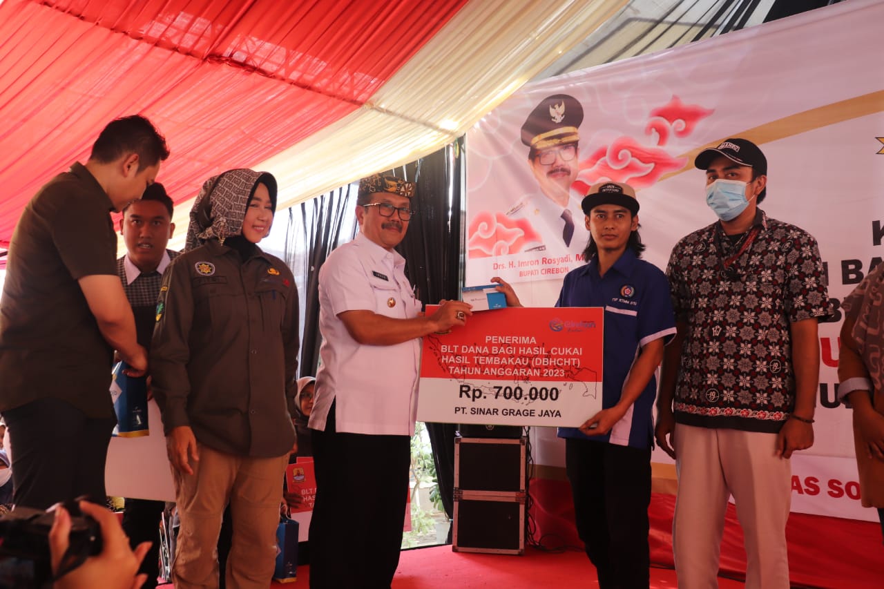 Pemkab Cirebon Bagikan BLT Rp 700 Ribu Dari Bagi Hasil Cukai Tembakau