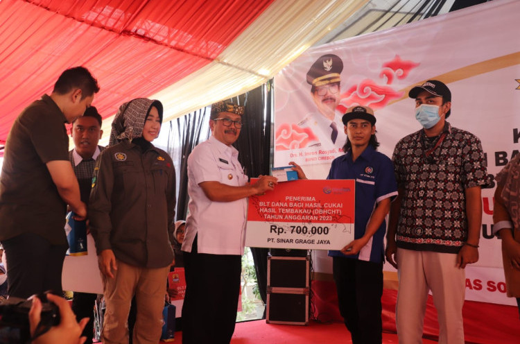 Pemkab Cirebon Bagikan BLT Rp 700 Ribu Dari Bagi Hasil Cukai Tembakau