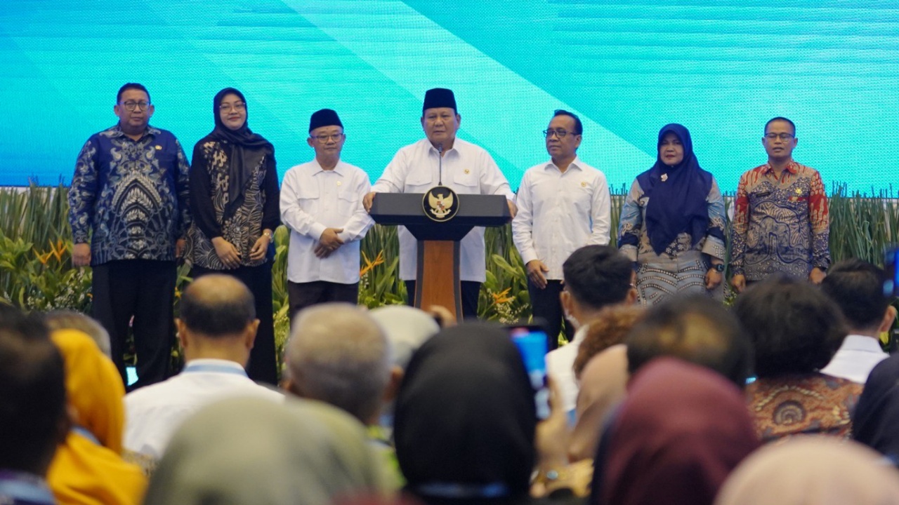 Prabowo Umumkan Penyaluran Tunjangan Guru Langsung ke Rekening