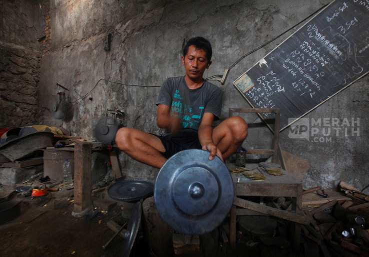 Menilik Sentra Kerajinan Gamelan Kuningan Daliyo Legiyono Yogyakarta Sejak 1954