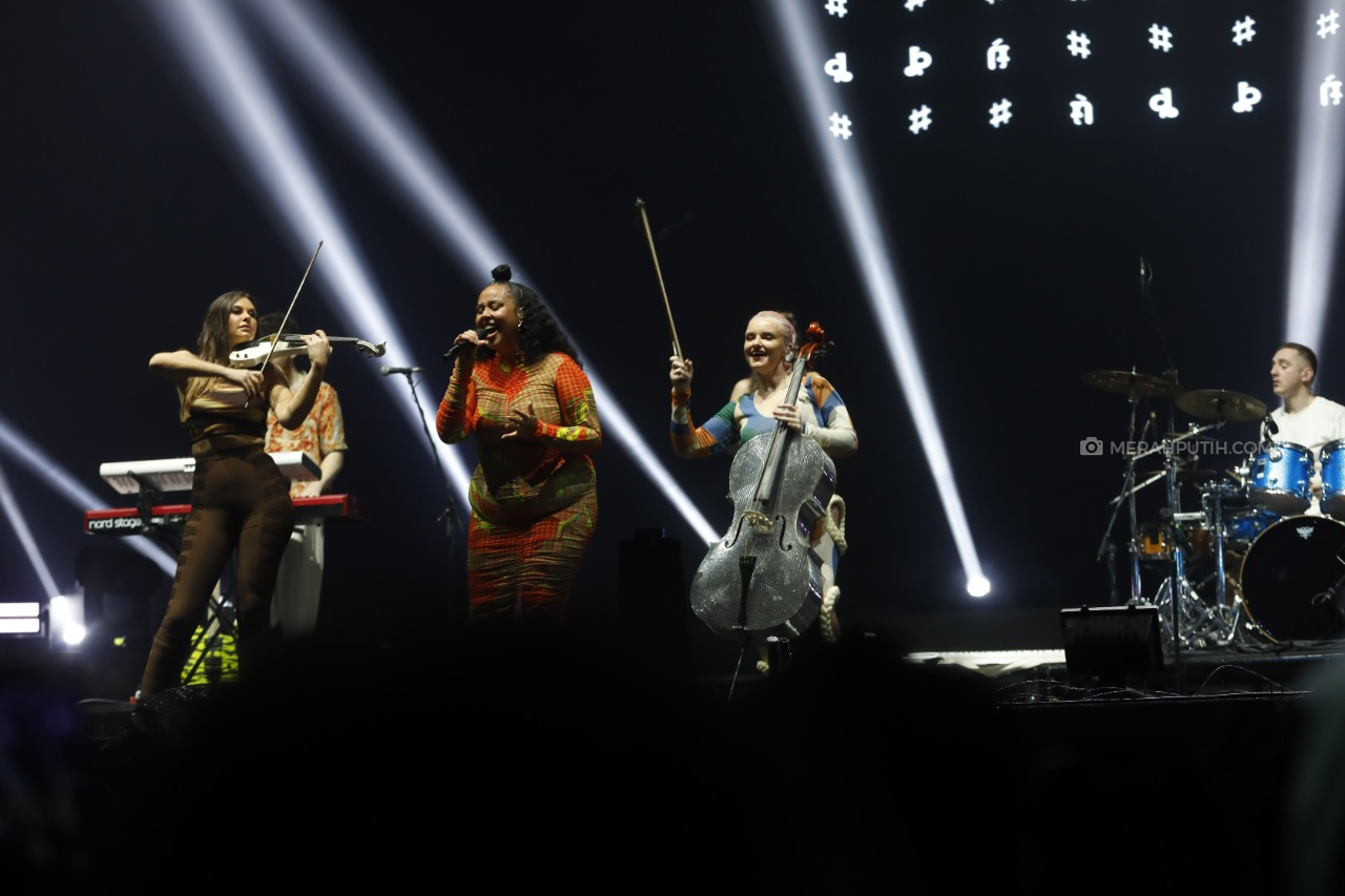 Prank Clean Bandit Sukses Bikin Penonton Soundrenaline 2022 Tunggu Lagu Pamungkas
