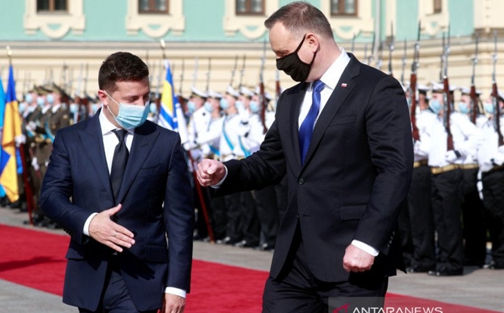 Presiden Ukraina Volodymyr Zelenskiy Terpapar COVID-19