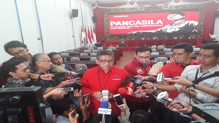 Sekjen PDI Perjuangan Hasto Kristiyanto memberikan keterangan pers kepada awak media di Jakarta (Foto: MP/Ponco Sulaksono)