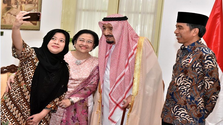 Raja Salman berselfie bersama Puan Maharani dan Megawati