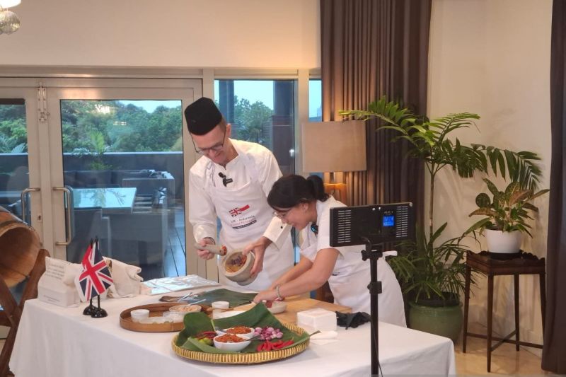 Diplomasi Sambal Ala Dubes Inggris Dominic Jermey Selama Bertugas di Indonesia