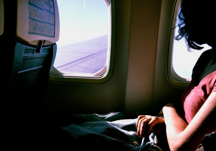 Kesal Dengar Dengkuran Penumpang Lain? Ikuti Cara Travellers Lain Menghalaunya