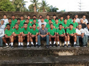 Sebelum Laga Hidup Mati, Pelatih Timnas U-16 Fakhri Husaini Larut dalam Duka