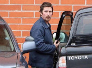 Punya Kekayaan Rp 1,8 Triliun, Christian Bale Tetap Setia dengan Toyota Tacoma 