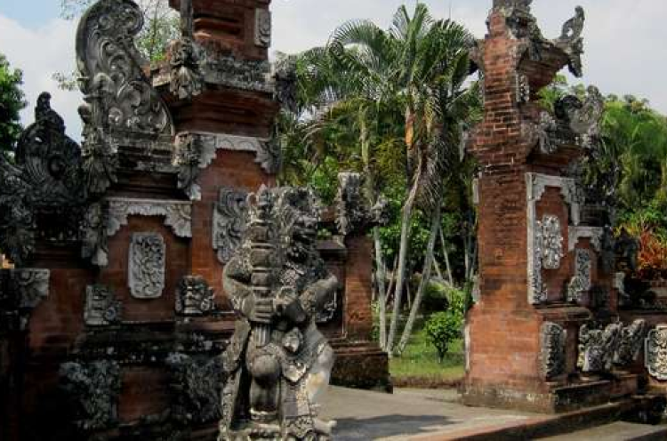 Pura Lingsar, Tempat Ibadat Dua Agama di Lombok