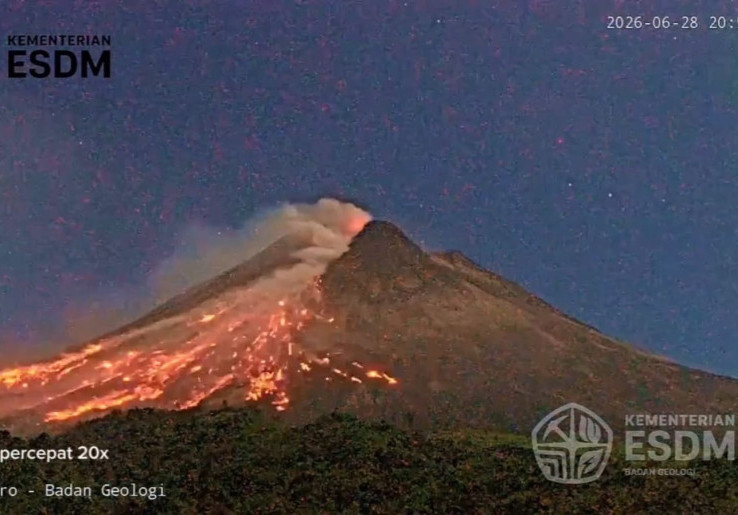 Gunung Merapi Erupsi, Jalur Pendakian Tetap Ditutup