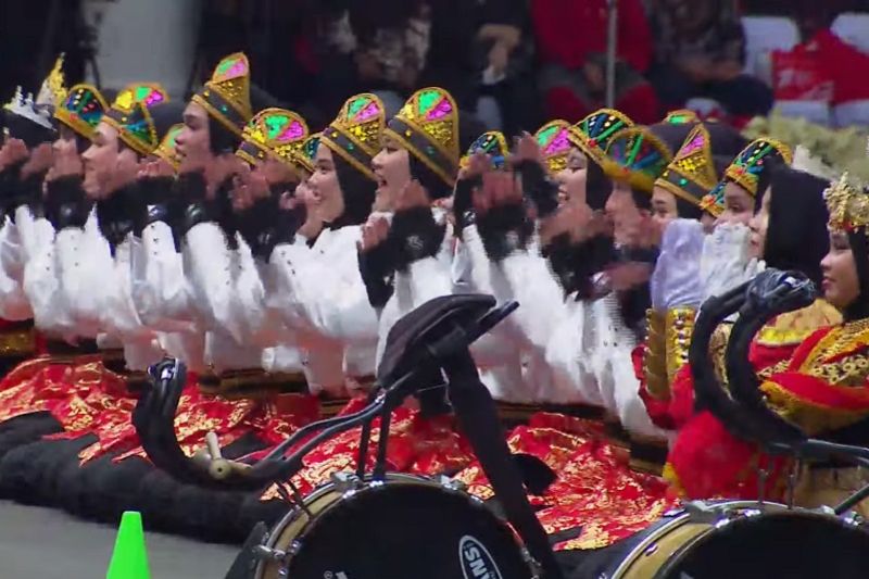 Pertunjukan Seni Buka Rangkaian Upacara Penurunan Bendera