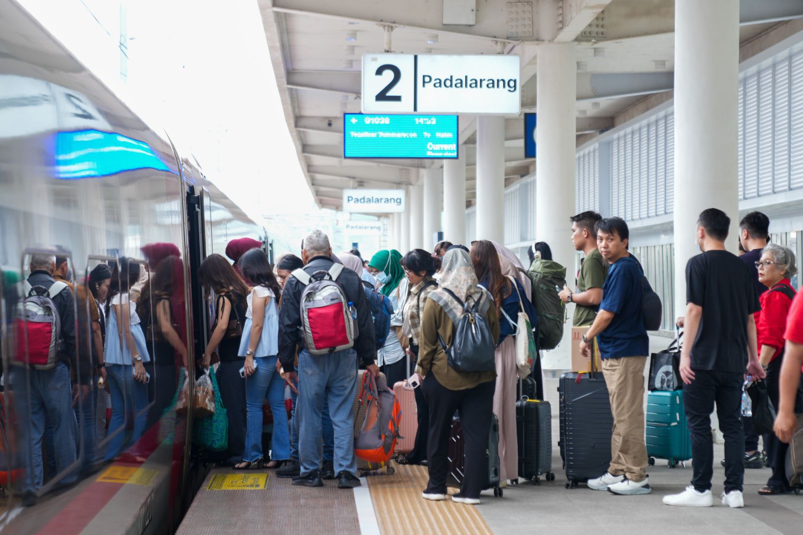 Satu Hari Jelang Natal, 23 Ribu Penumpang Gunakan Kereta Cepat Whoosh