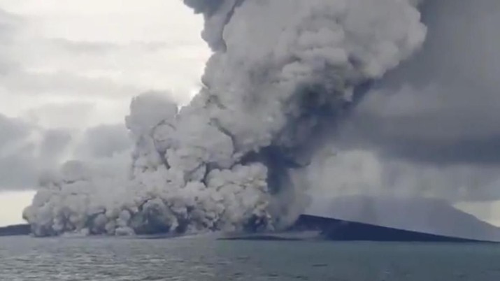 Gunung Anak Krakatau Hingga Senin Siang Tak Terdengar Suara Dentuman
