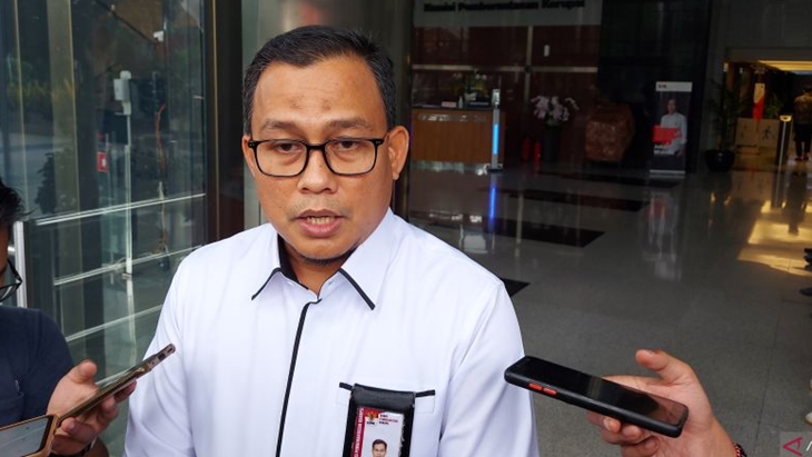 KPK Duga Lukas Enembe Beli Mobil Mewah Pakai Uang Suap dan Gratifikasi