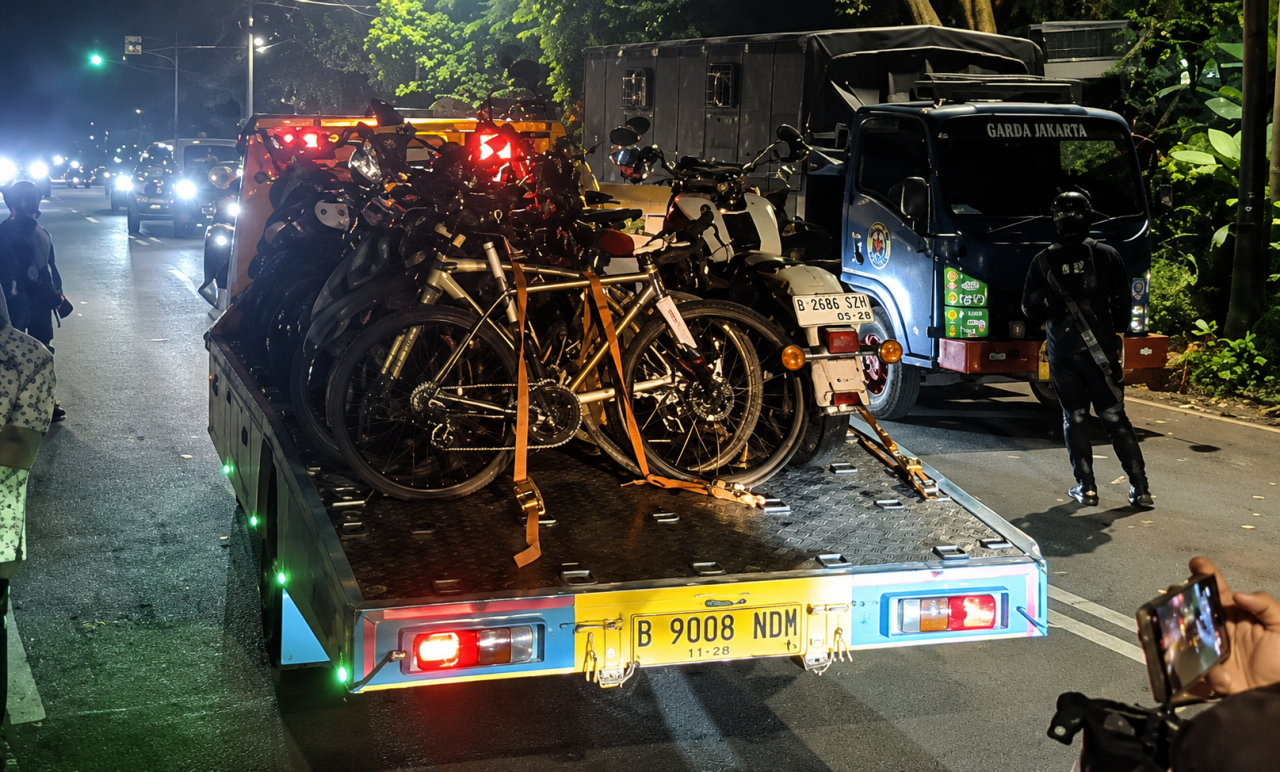 KPK Sita Mobil Sport, Harley-Davidson, hingga Uang Asing dari Rumah Eks Wamen Imipas Silmy Karim