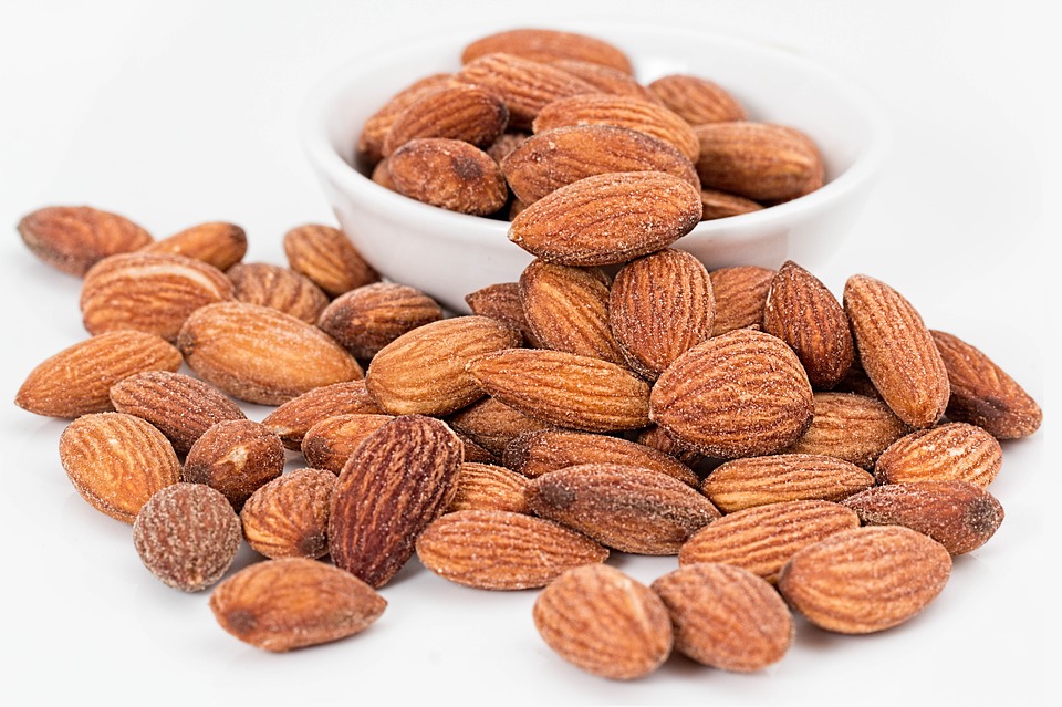 Almond (Sumber: Pixabay/stevepb)