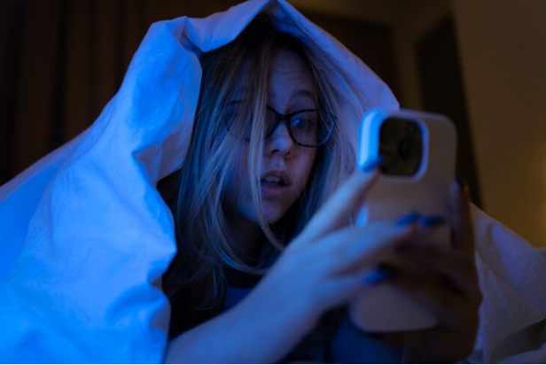 Apa itu Stalkerware? Teknologi Pengintai yang Sering Digunakan Mantan Kekasih