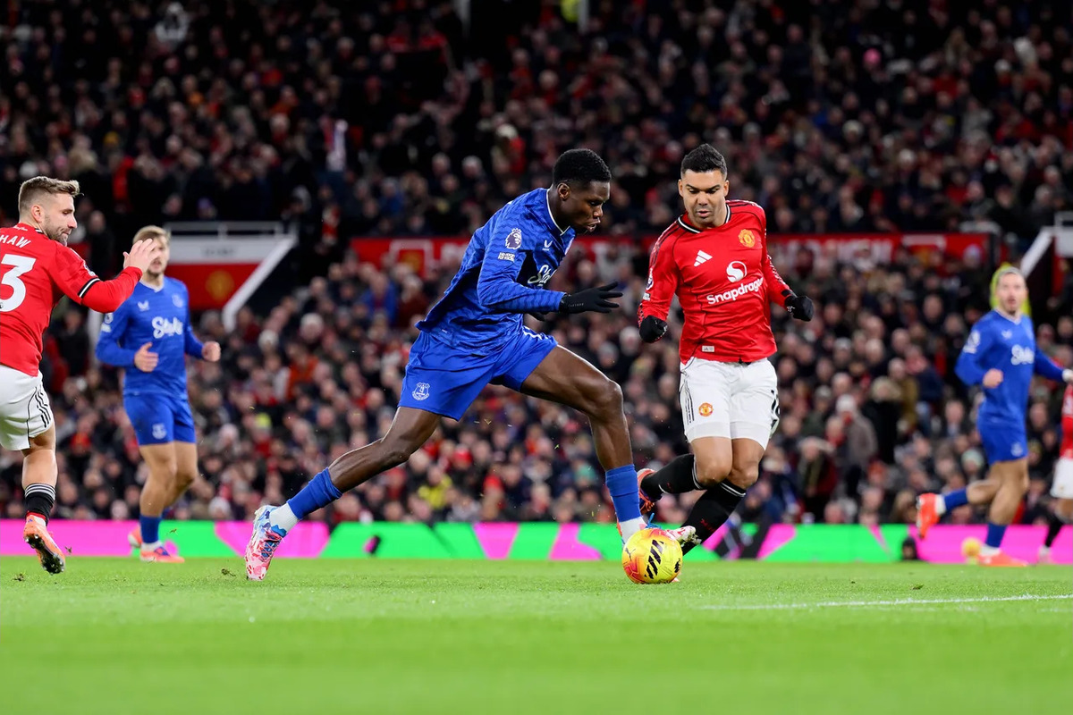 Adu Pukul Sesama Pemain Everton Warnai Kekalahan MU, Begini Sejarah Bentrok Rekan Setim di Premier League