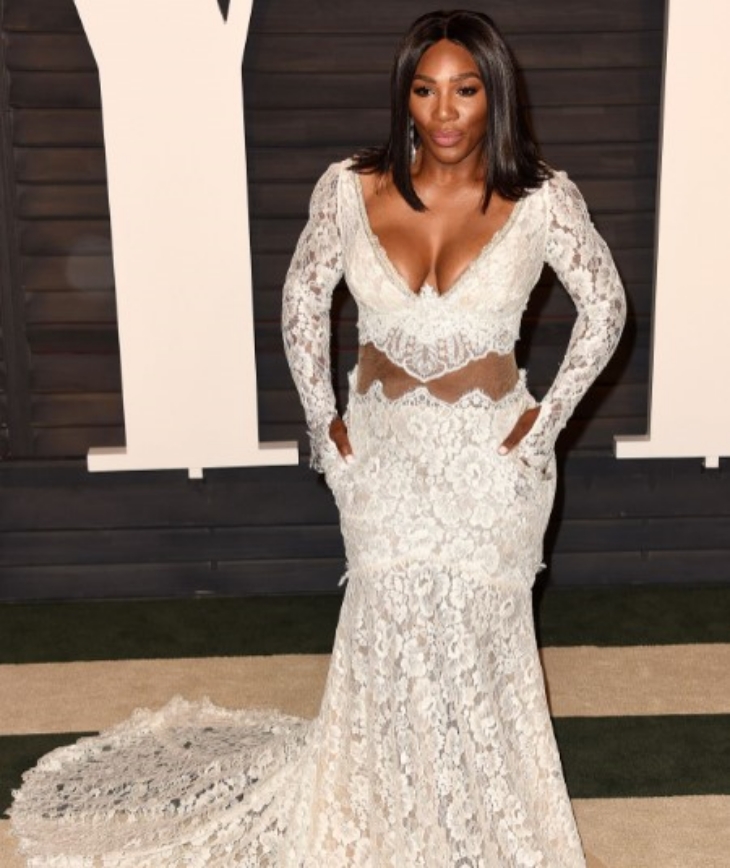 Serena Williams memakai pakaian pengantin dengan ilusi dua potong. (Foto: Celeb Mafia)