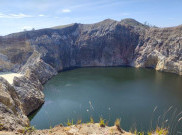 Terjadi Pelarutan Batuan di Kawah Gunung Kelimutu, Kunjungan Wisatawan Dibatasi