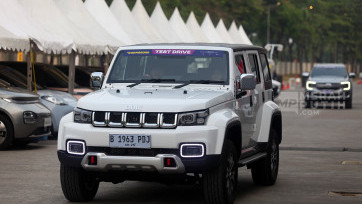 Keseruan Pecinta Otomotif Test Drive Mobil Listrik Terbaru di Ajang GIIAS 2025