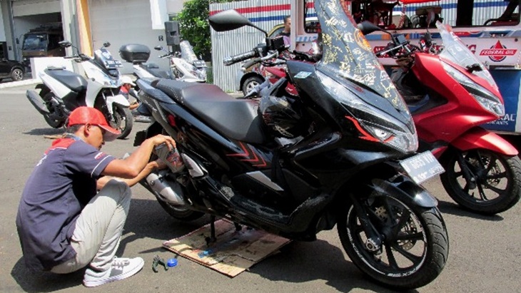 5 Keuntungan Mengganti Oli Motor Secara Rutin