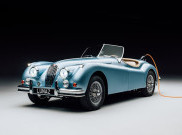 Resmi Menikah, Brooklyn Beckham Dihadiahi Jaguar XK140