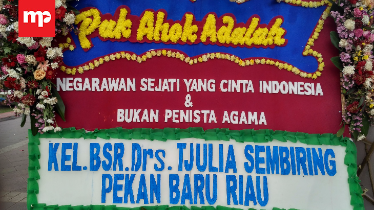 Aksi 505, Karangan Bunga Papan Dipindah