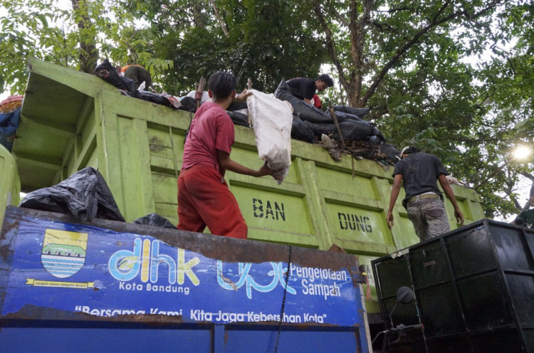 Pemkot Bandung Cari Lahan Pembuangan Sampah ke Sumedang