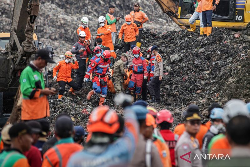 KLH Turunkan Tim Penegakan Hukum ke Bantargebang, Lakukan Investigasi Penyebab Longsor