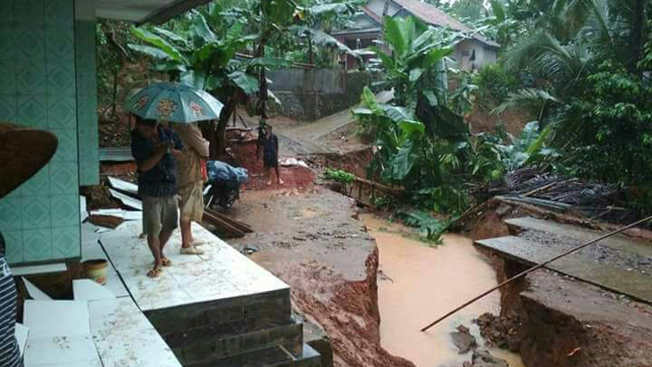 Tebing Lereng Lawu Longsor, Ratusan KK Terisolasi