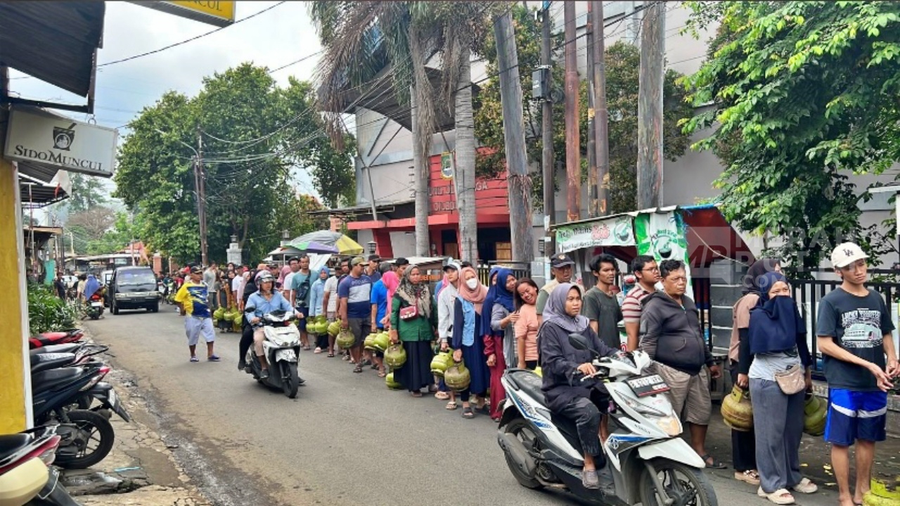 Susahnya Cari Gas LPG 3 Kilogram, Warga sampai Tak Kerja demi Mengantre di Pangkalan