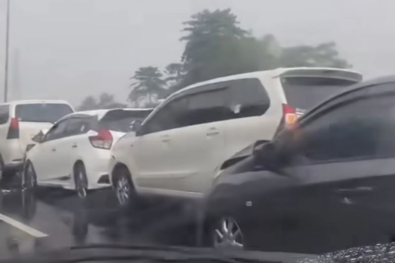 5 Mobil Tabrakan Beruntun di Tol Cileunyi KM 152, Polisi Beri Imbauan
