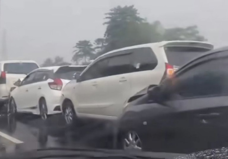 5 Mobil Tabrakan Beruntun di Tol Cileunyi KM 152, Polisi Beri Imbauan