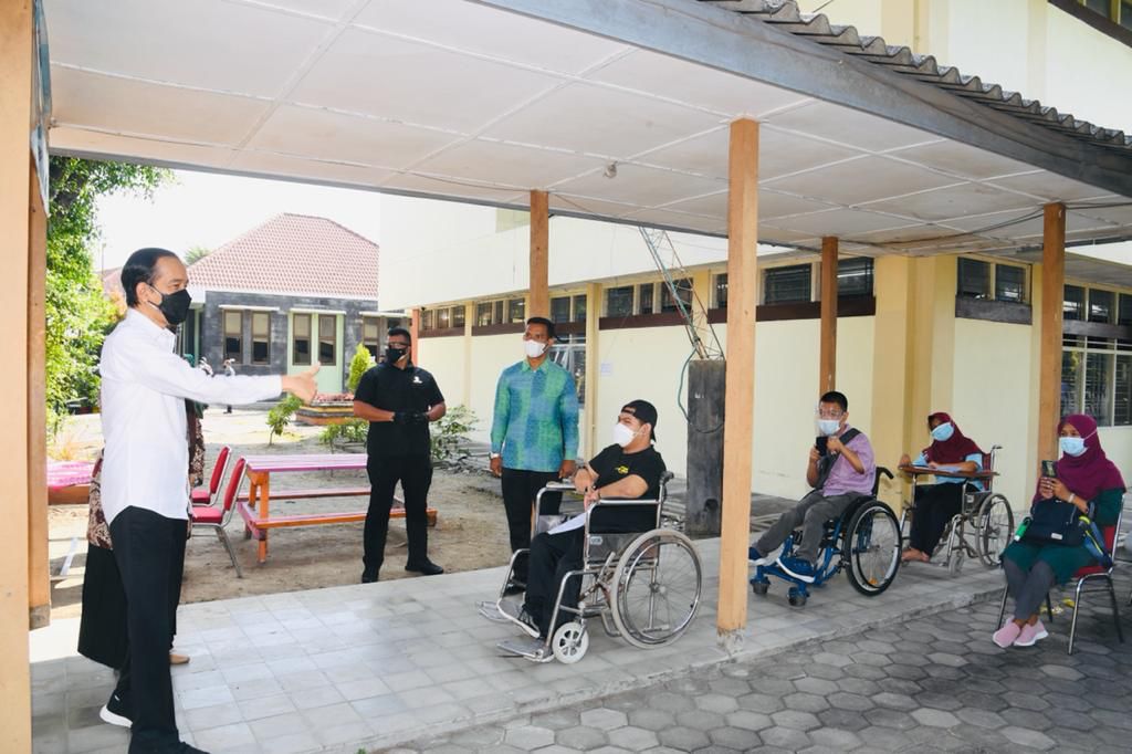 Tinjau Vaksinasi Pelajar SLB di DIY, Jokowi: Tetap Patuhi Prokes