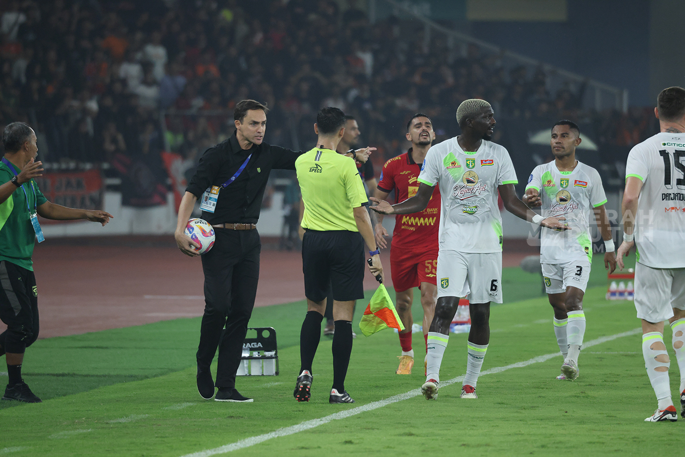 Jadwal Lengkap Pekan 30 Liga 1 2024/2025: Persib Ditantang Penghuni Dasar Klasemen, Derbi Jatim Arema FC Vs Persebaya Tersaji