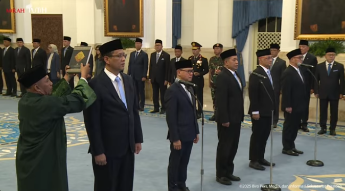 Profil Dahnil Anzar Simanjuntak: Tukang Parkir yang Kini Jadi Wakil Menteri Haji dan Umrah