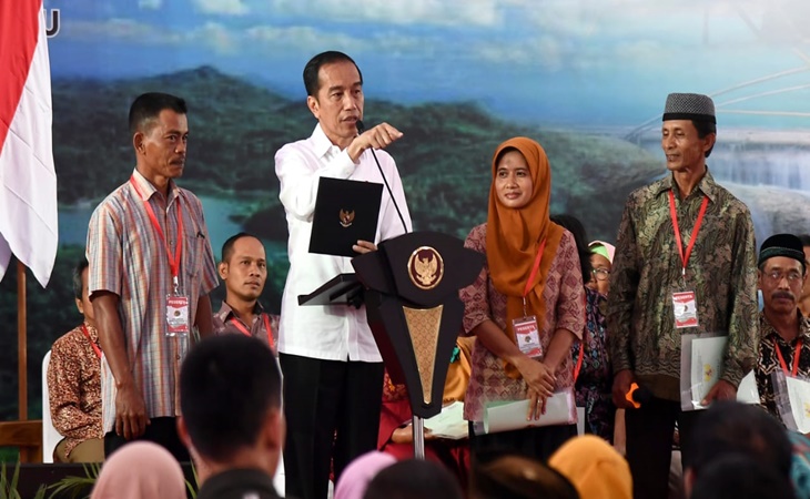 Presiden Jokowi serahkan ribuan sertipikat tanah kepada warga Kulonprogo